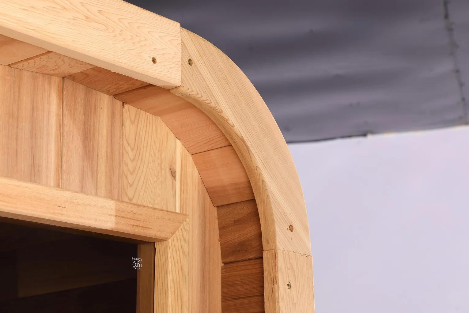 ساونا الشوكران الخارجية بالأشعة تحت الحمراء البعيدة